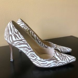 Manolo Blahnik Brown/White Zebra Pumps Size 9/39